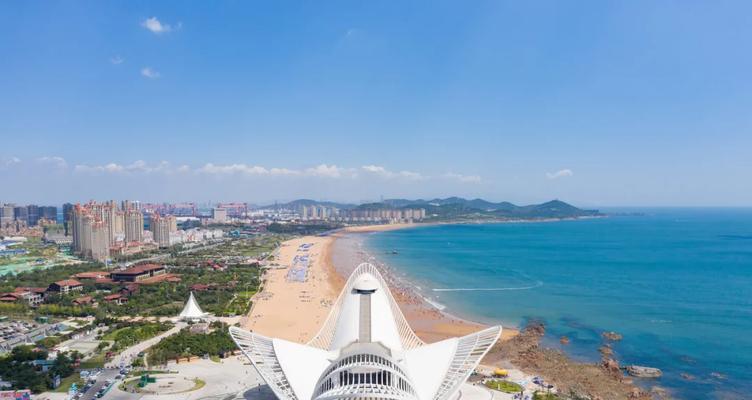 青岛旅游指南（畅享海滨风光，品味山海之宝，青岛旅行指南一览无余）