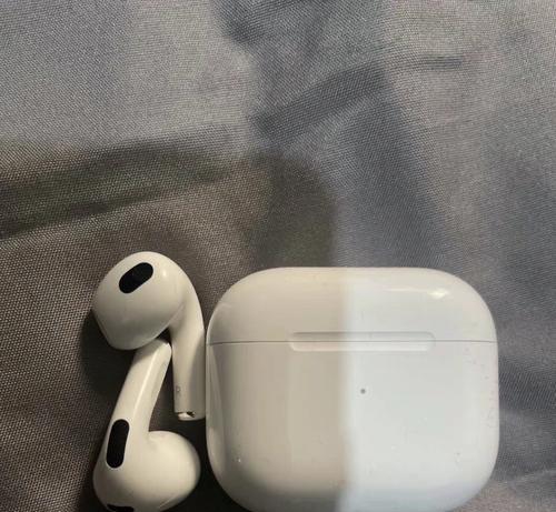 AirPods三代使用指南（苹果耳机AirPods3代如何快速实现切歌功能）