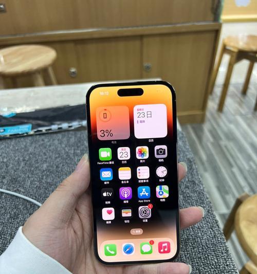 iPhone14息屏显示（打破屏幕边界，展现无限可能）