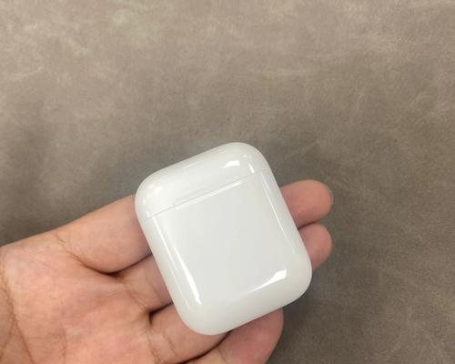 如何同时连接两台iPhone到AirPods？（无线耳机实现双重连接的便利之道）