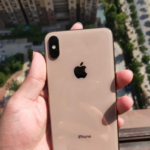 解决iPhoneXSMax听筒声音小的问题（快速调整iPhoneXSMax听筒音量的方法）