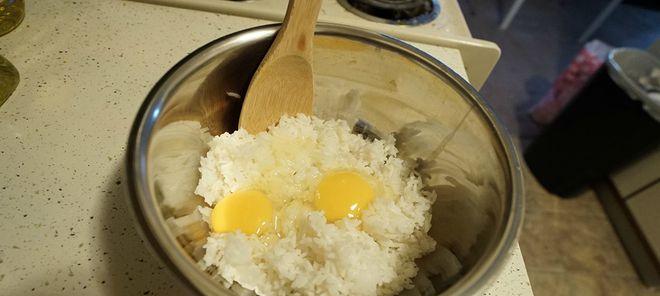 电饭煲里米饭长霉了怎么办（有效清除霉菌的方法及预防措施）