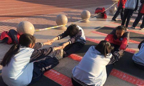 女生仰卧起坐省力诀窍（轻松掌握的女生仰卧起坐技巧）