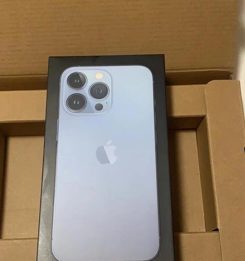 如何通过新iPhone轻松识别自己的手机型号（利用新iPhone系统功能和外观特征快速查找手机型号）