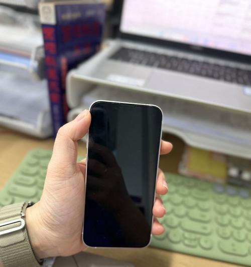 iPhone 13与13 mini对比评测：哪个更值得购买？